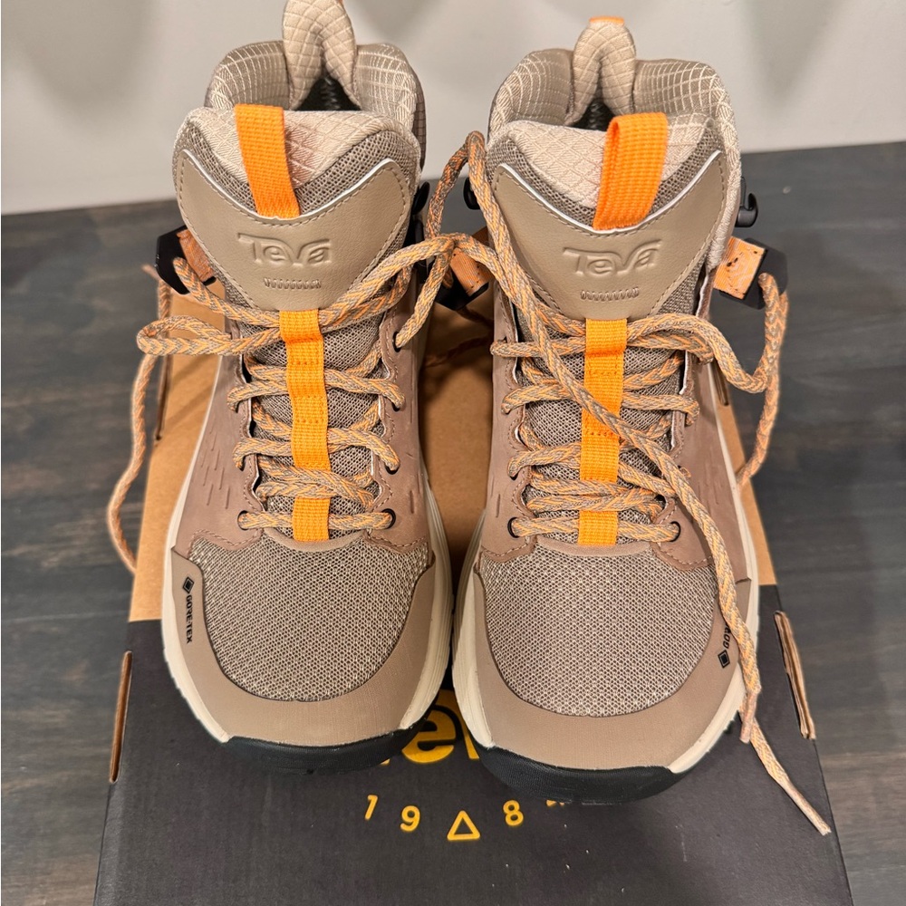 Teva Grandview Max GTX Hiking Boots - Women's Size 8.5 Brand New, Never Worn.